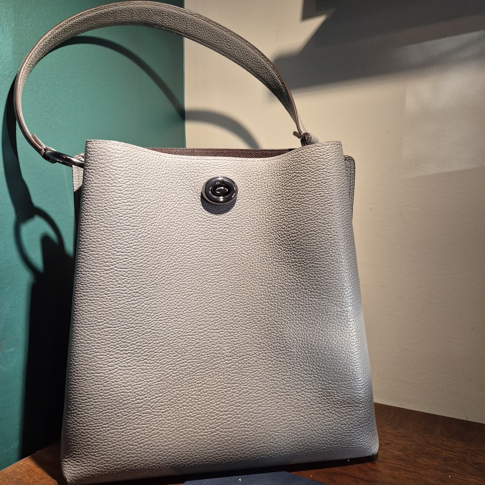 Authentic Coach Charlie Bucket Bag  Polished Pebble Leather – Like New ($600 Re